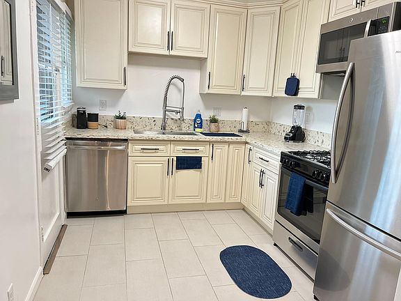 2nd image of 1653 N Vista St APT 1