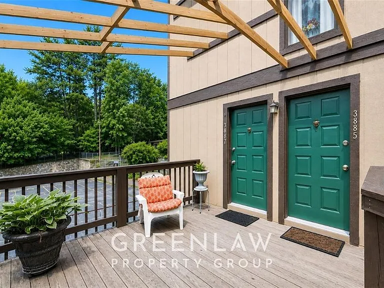 3885 Cedar Cir — Photo 1