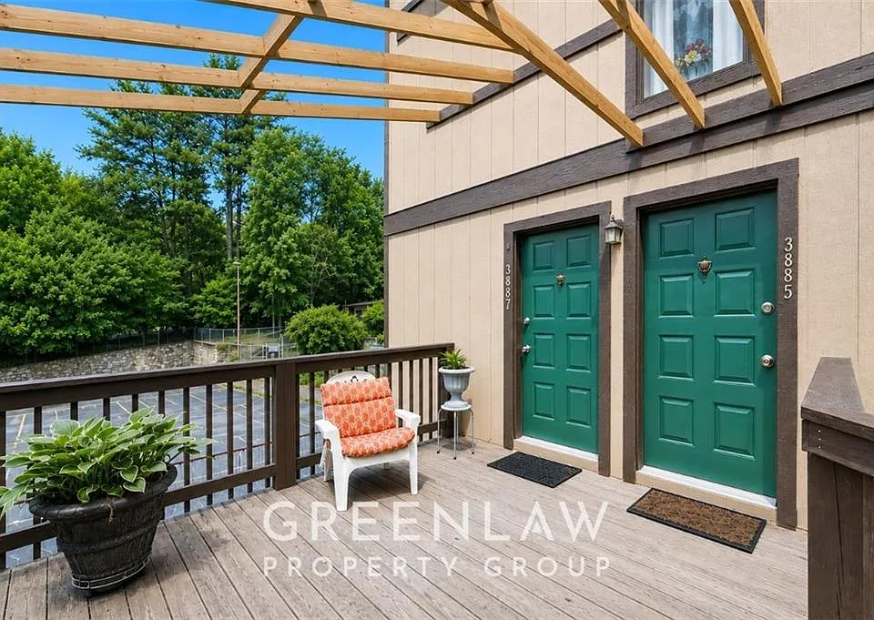 3885 Cedar Cir