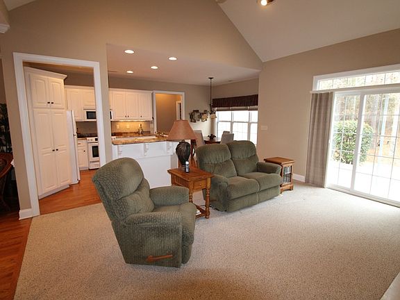 4th image of 146 Glen Haven Cir