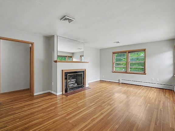 4th image of 311 Flora Dr