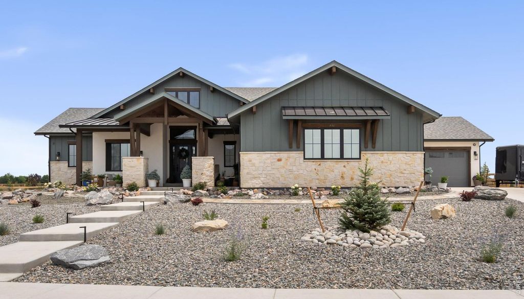 951 Warbling Dr