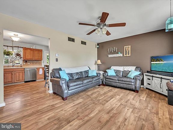 5th image of 22 Terrace Ave