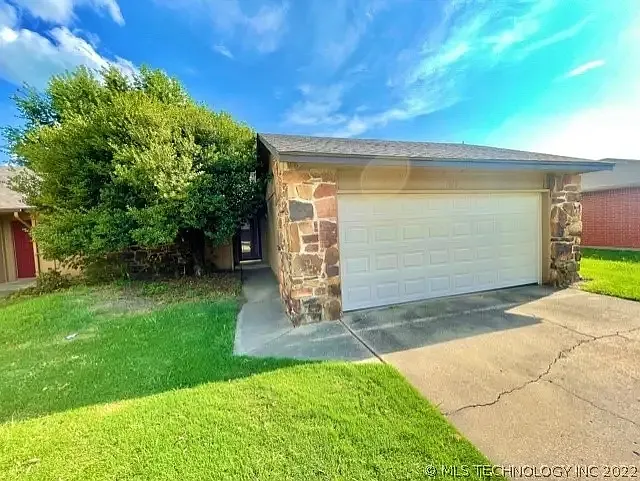 3 bed, 1150 sqft, $1,650 — Photo 1