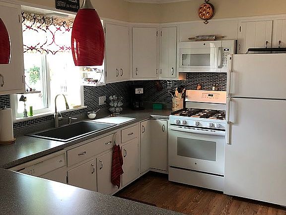 4th image of 138 Linden Ave