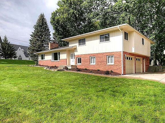 4th image of 805 Hillcrest Ave
