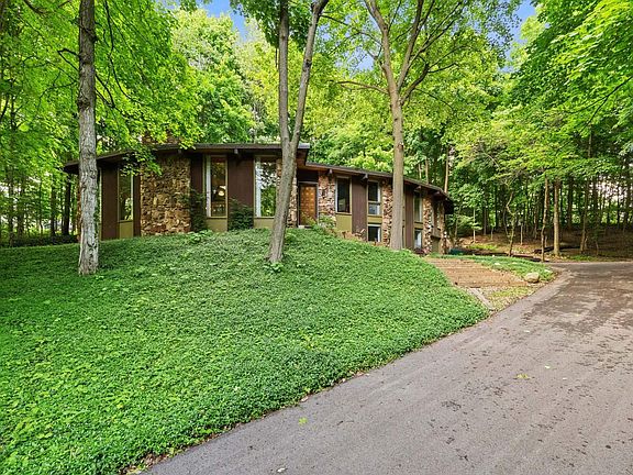 2nd image of 1147 Stratford Pl