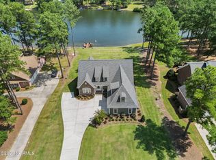 30401 Lakeview Ln, Wagram, NC 28396