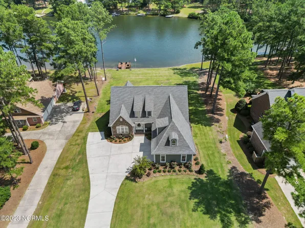 30401 Lakeview Lane, Wagram, NC 28396