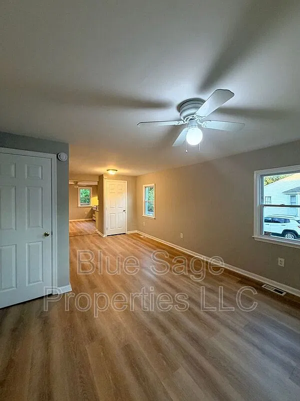 4 bed, 2.0 bath, 1386 sqft, $1,995 — Photo 2