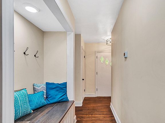 5th image of 857 E Washington Ave