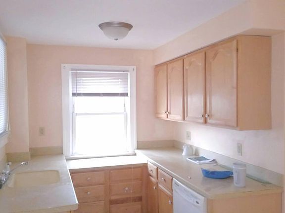 5th image of 1309 Thatcher Dr