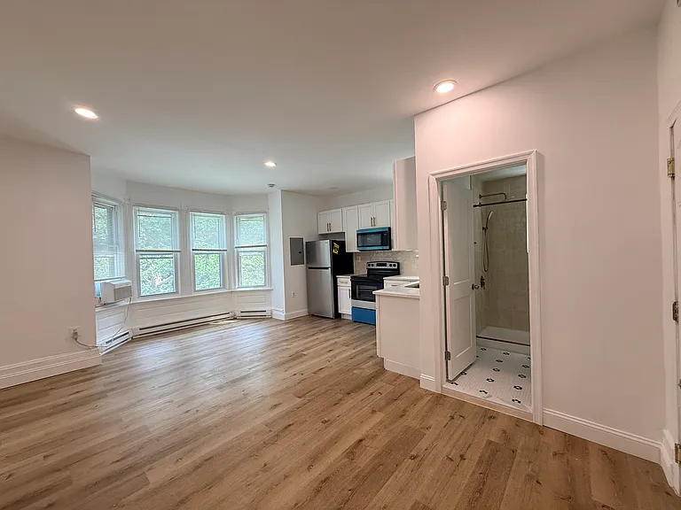 4517 Chester Ave #2F — Photo 3
