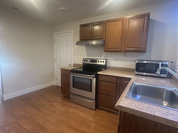 2nd image of 215 N Orchard Dr #B