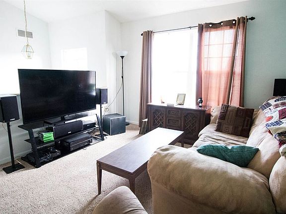 4th image of 1552 Clovernook Dr