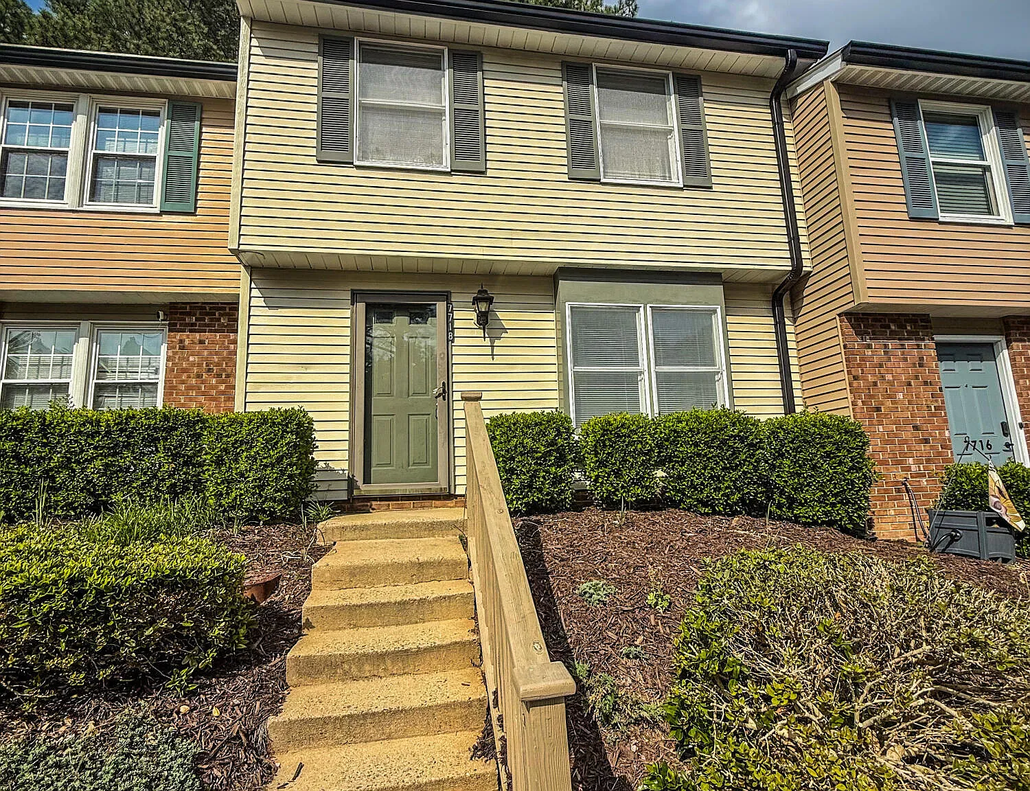 2 bed, 1.5 bath, 1220 sqft, $1,395 — Photo 1