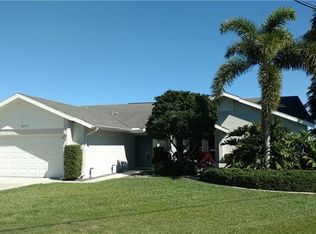 3717 SE 12th Pl, Cape Coral, FL 33904