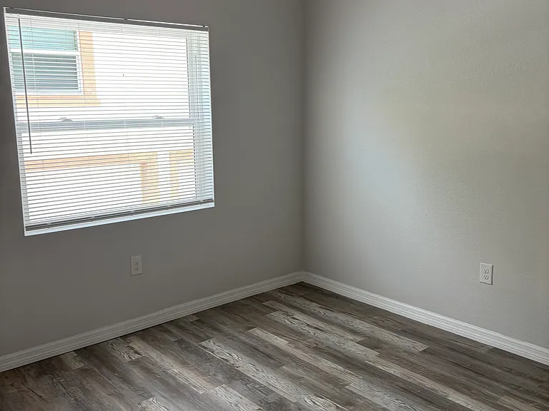 620 Whitehall St — Photo 6