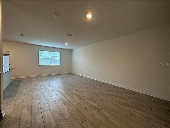 5th image of 3111 Villa Way Cir