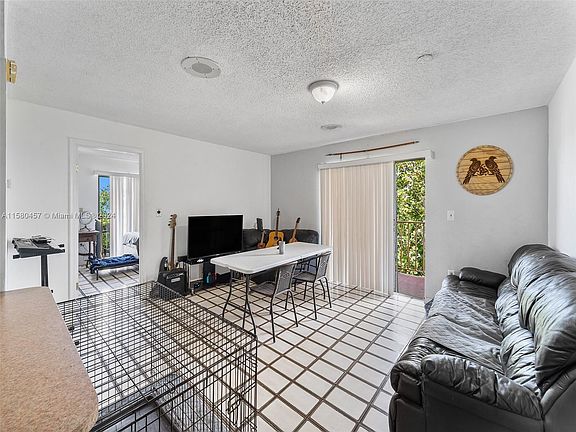4th image of 309 S Royal Poinciana Blvd APT 401