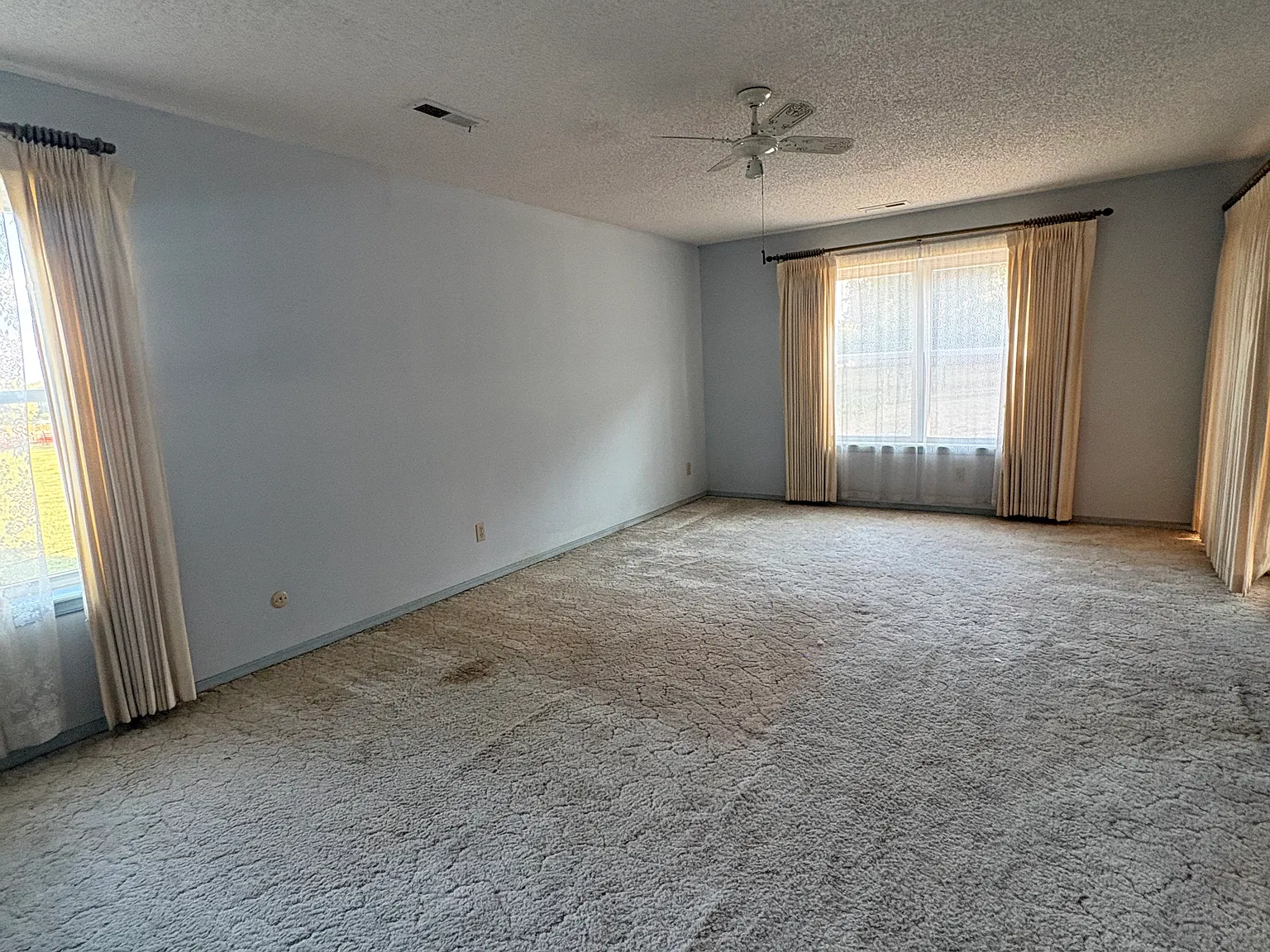 3 bed, 2.5 bath, 1848 sqft, $4,000 — Photo 4