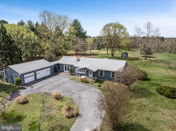 335 Treeline Dr, Charles Town, WV 25414