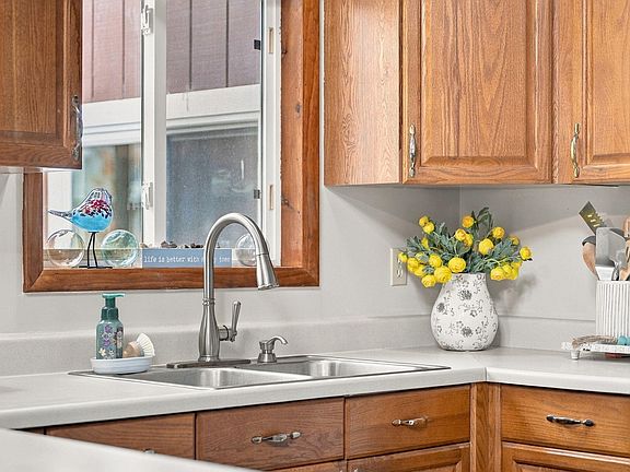 5th image of 308 Winchester Dr