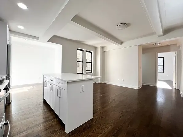 25 W 68th St, New York, NY
