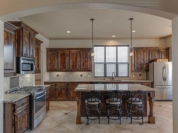 4th image of 602 Deverson Dr