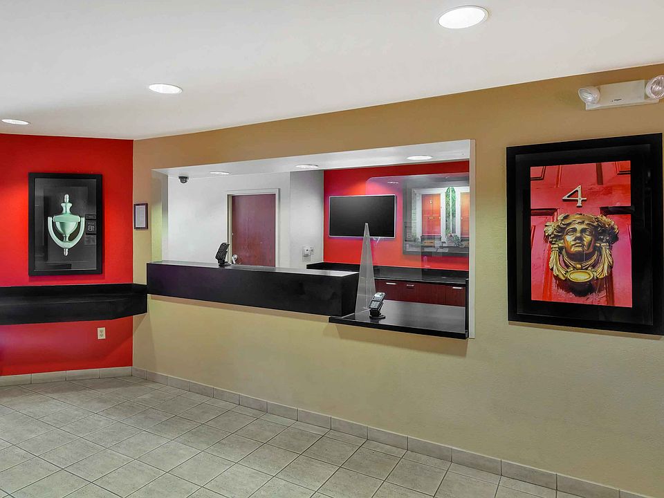 Lobby and Guest Check-in