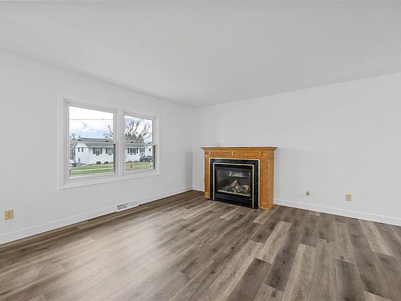 3rd image of 3006 Wayne Ave