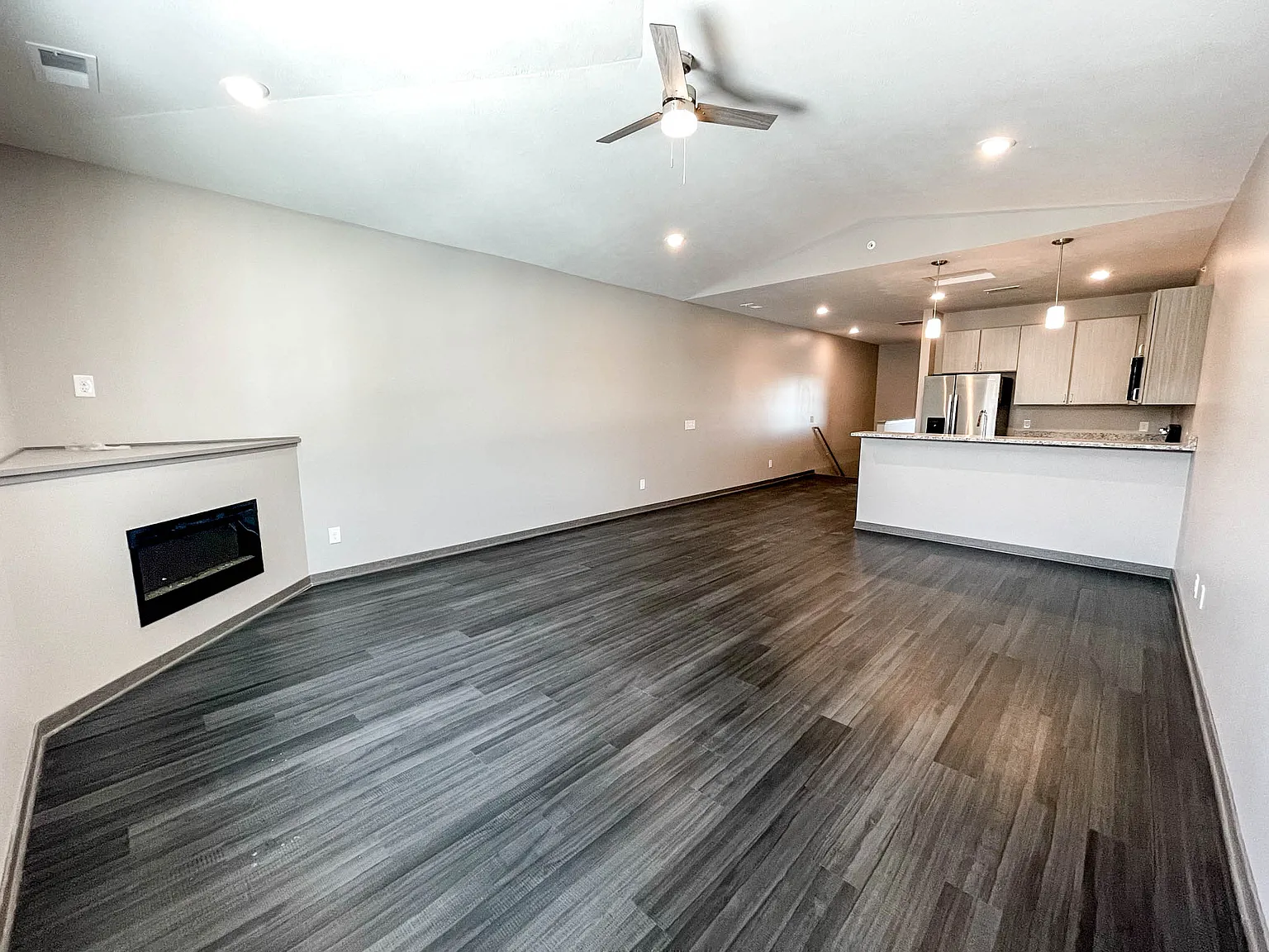 1 bed, 892 sqft, $1,295 — Photo 2
