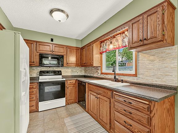 5th image of 3935 Kahoun Ct SE