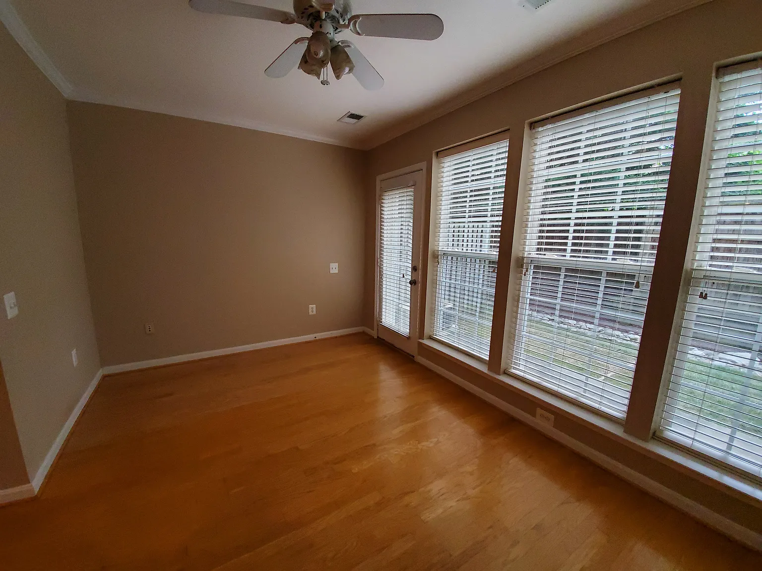 2 bed, 2.5 bath, 1217 sqft, $3,100 — Photo 2