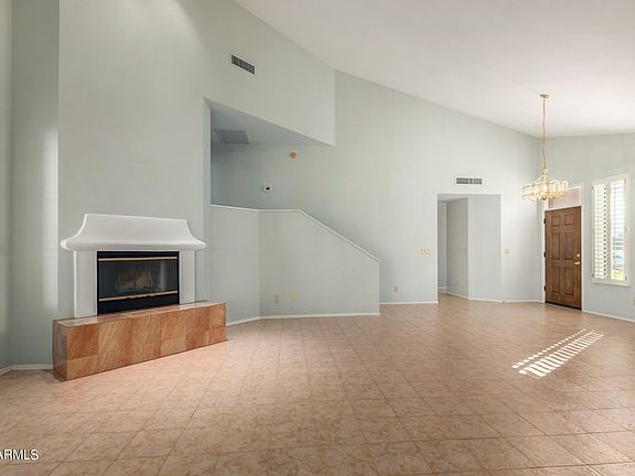 4th image of 4022 E Paradise Dr