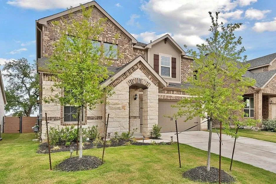 4 bed, 3.0 bath, 2493 sqft, $2,495 — Photo 3