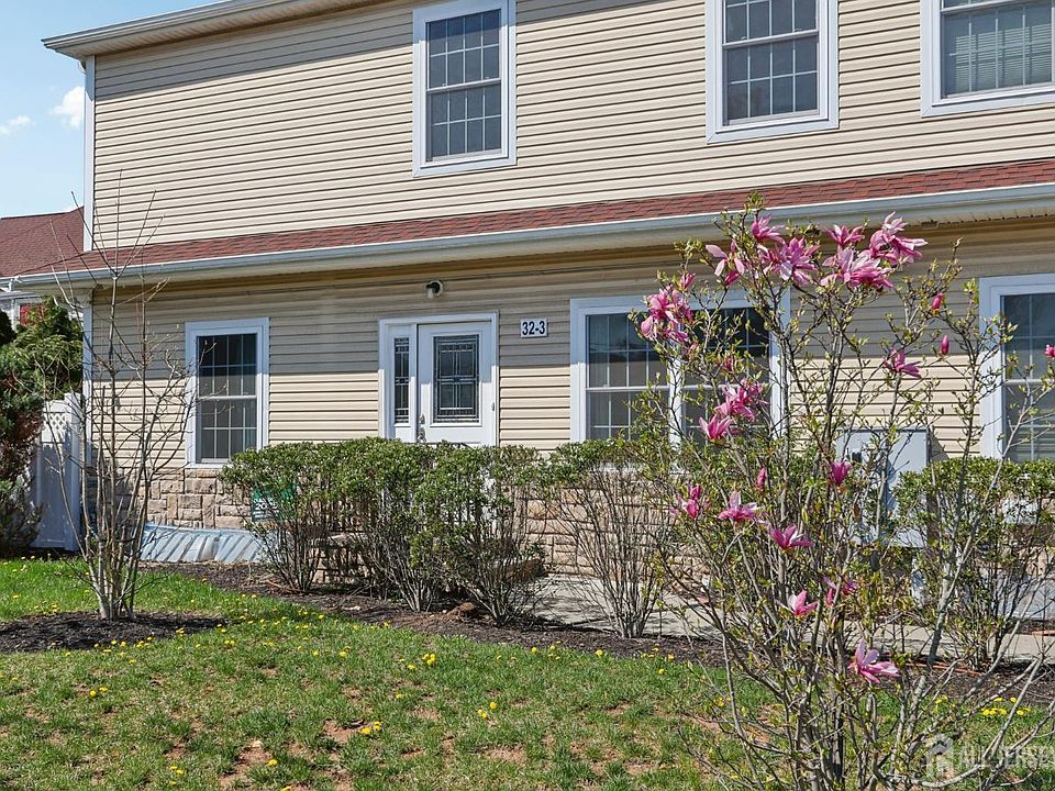 1st image of 32 Cinder Rd Unit 3