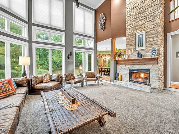 3rd image of 8130 Creekside Trce