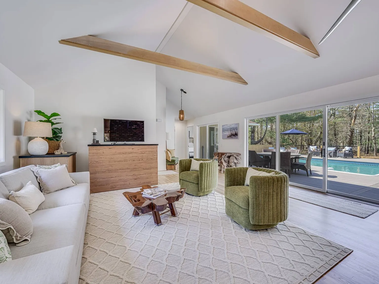 Charming Single-Level Escape in East Quogue — Photo 4