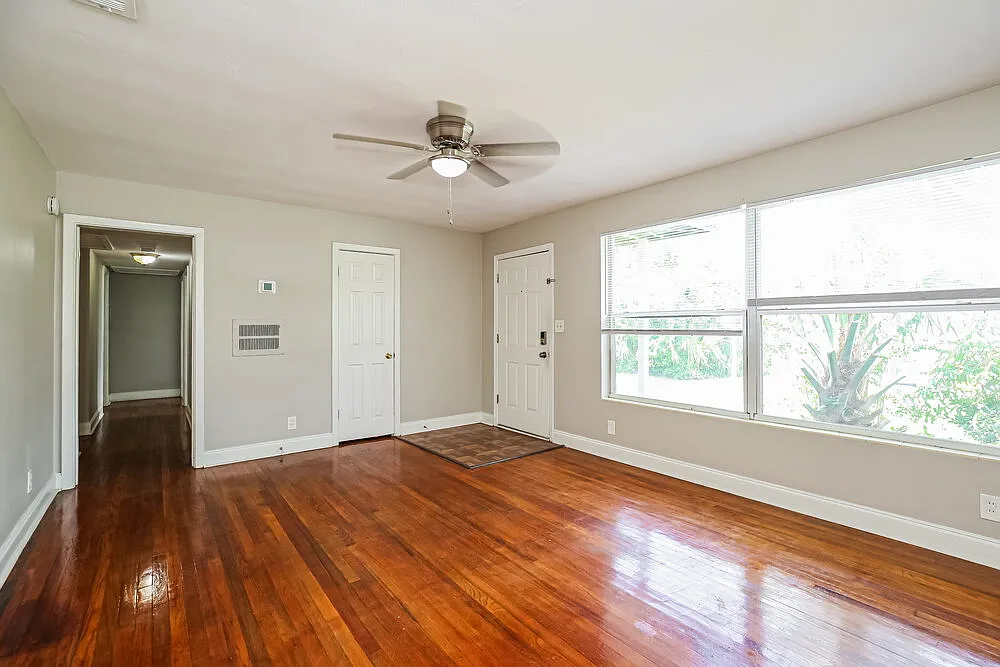 3 bed, 2.0 bath, 1391 sqft, $1,665 — Photo 4