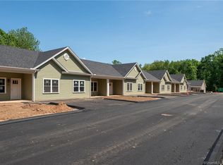 37 Hunters Ln #19, Southington, CT 06489