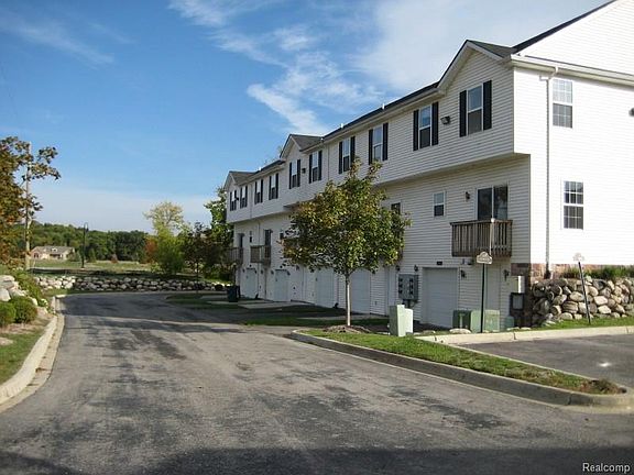 5th image of 938 Creekwood Ln #938