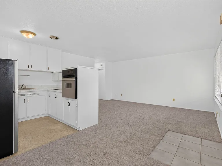 Shore View Apartments — Photo 9