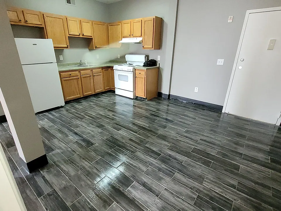 5 W Broadway St #302