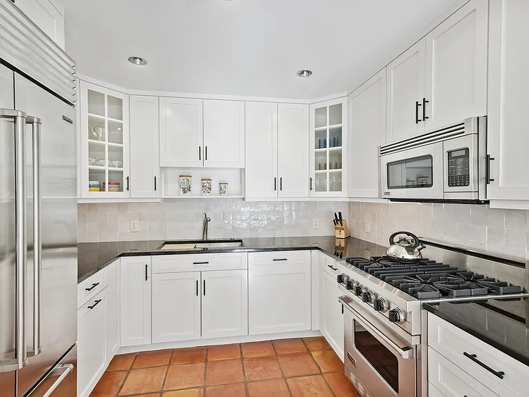 21 Georgica Woods Ln — Photo 8