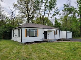 9035 Old Santa Fe Rd, Kansas City, MO 64138