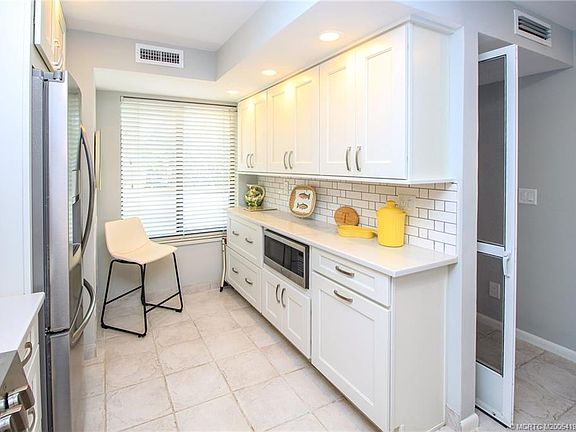 5th image of 4720 NE Sandpebble Trce APT 203