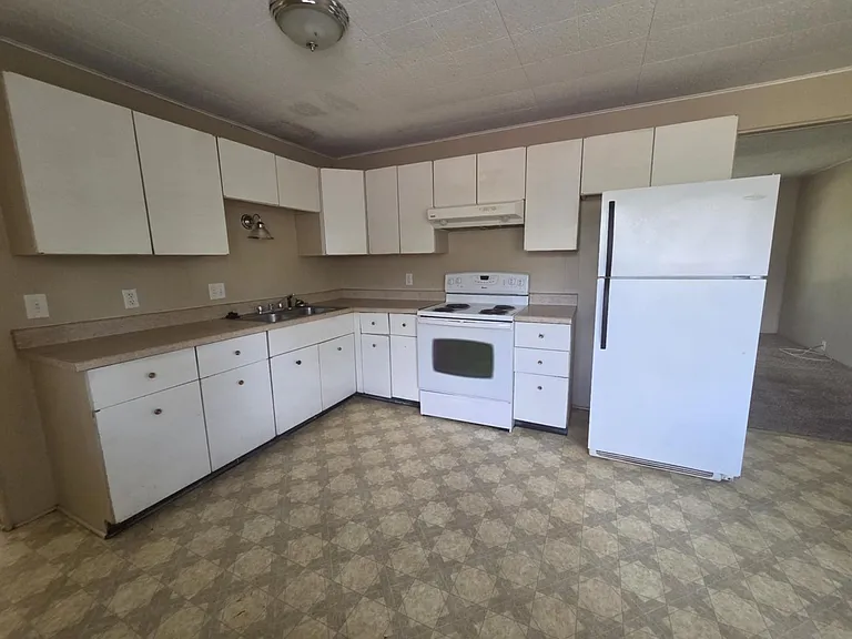 1516 Hale Dr — Photo 2