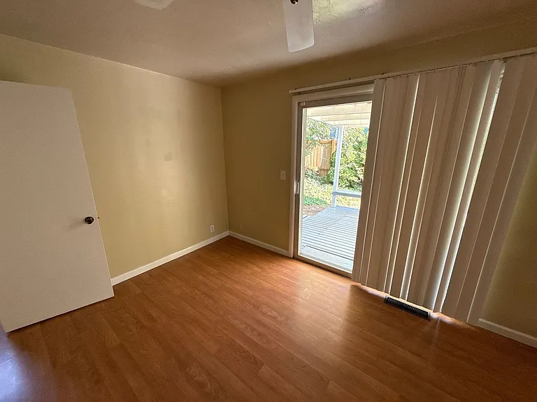 1043 Garlock St S — Photo 10