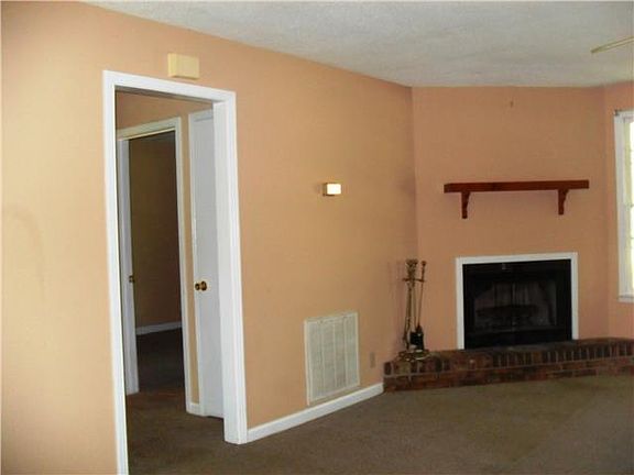 5th image of 586 Caskey Dr